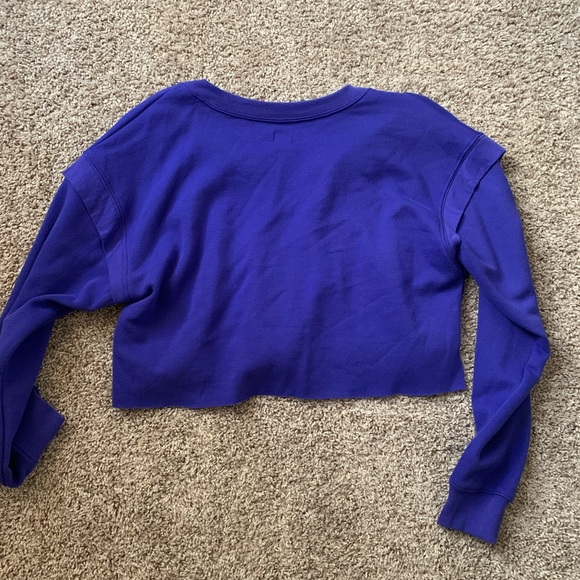 Urban Outfitters cropped sweatshirt - Picture 2 of 3
